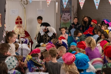 2025-11-23 Sint leest voor-27